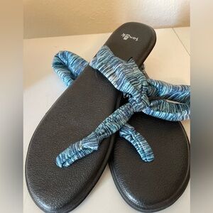 Sanuk the yoga mat sandals